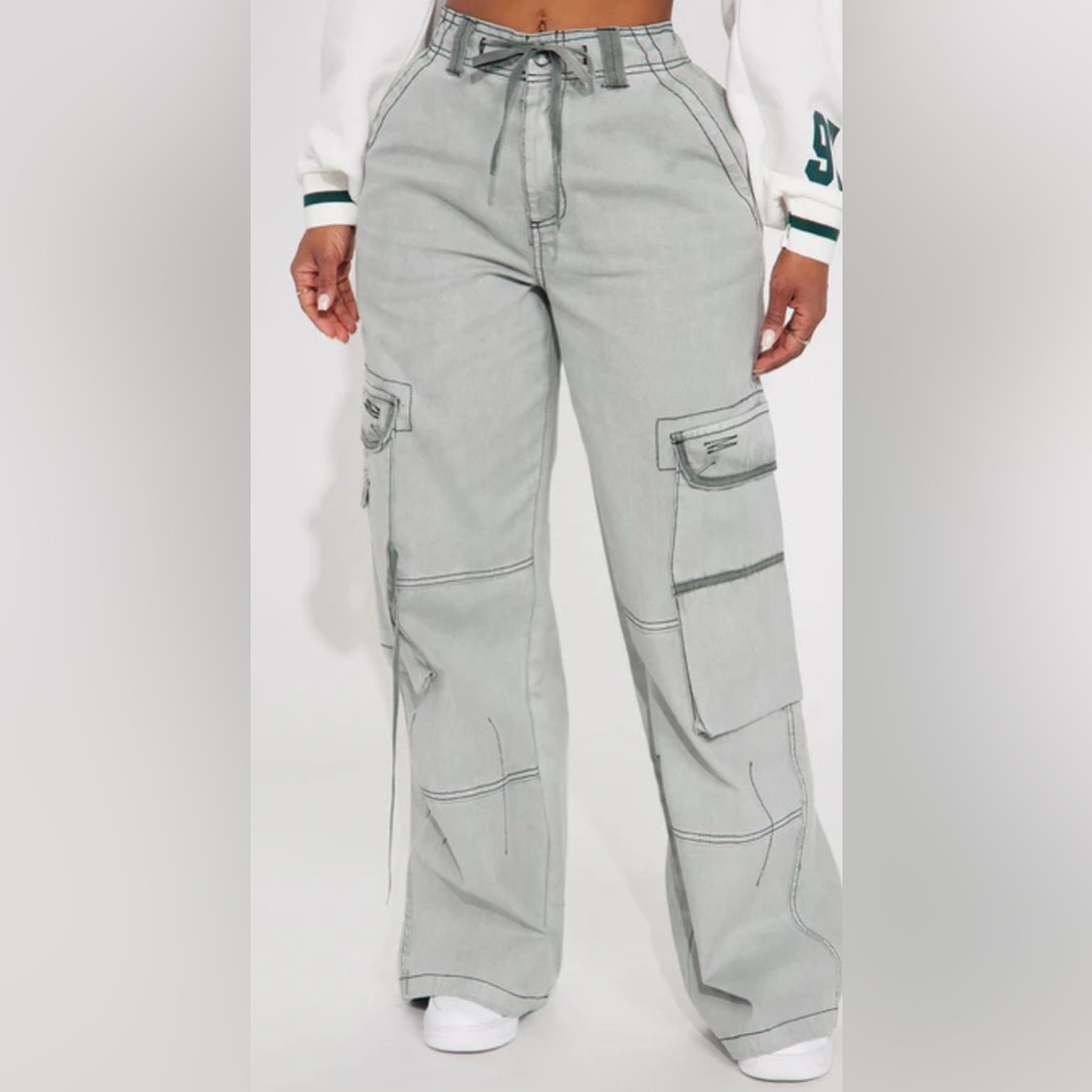 Fashion nova Think Twice Cargo Jean Size Small